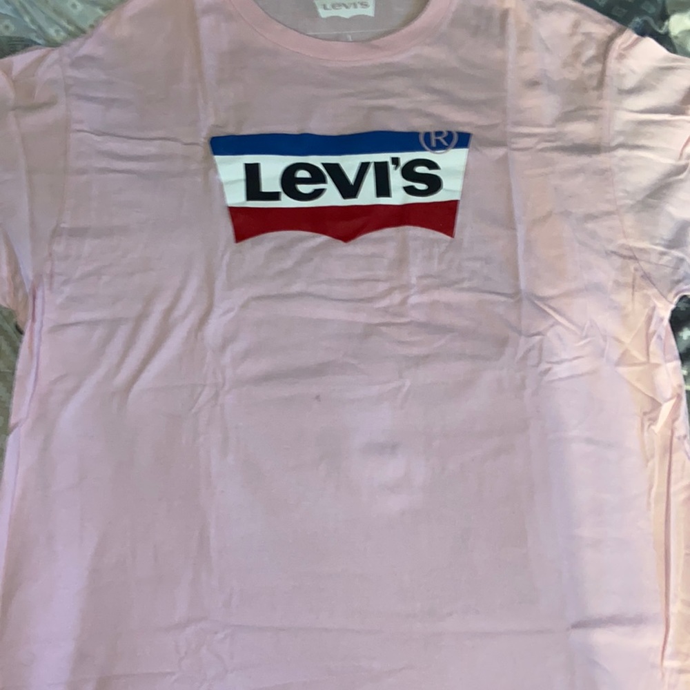 Levi’s graphic shirt